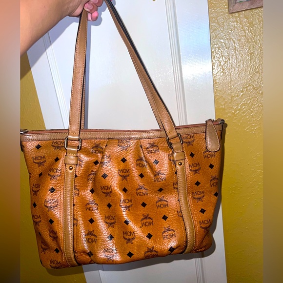 MCM Zip Belt Tote In Cognac Visetos Coated Canvas
Shoulder Bag - Picture 2 of 9